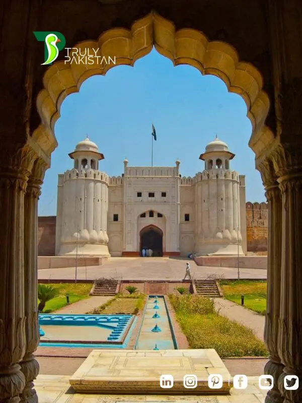 mughal architectures in pakistan