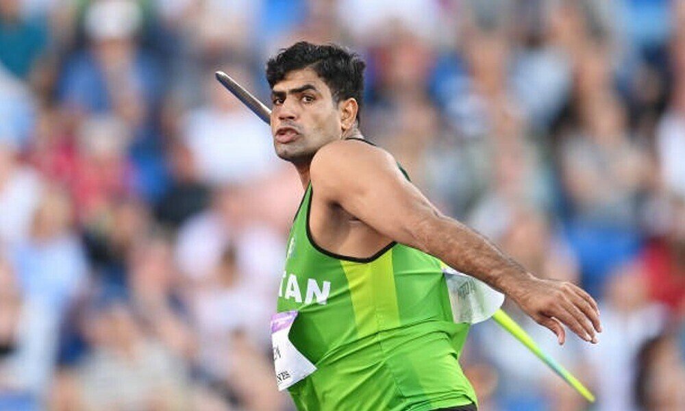 Pakistani athlete Arshad Nadeem throwing javelin at the 2024 Paris Olympics, winning gold for Pakistan