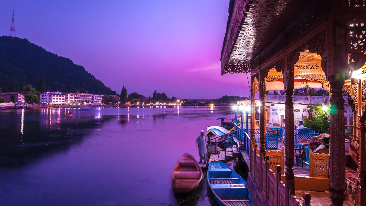 Shikara ride on Dal Lake.Beautiful Sites of Kashmir