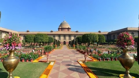 Mughal Gardens in Srinagar with terraced lawns, fountains, and Chinar trees
