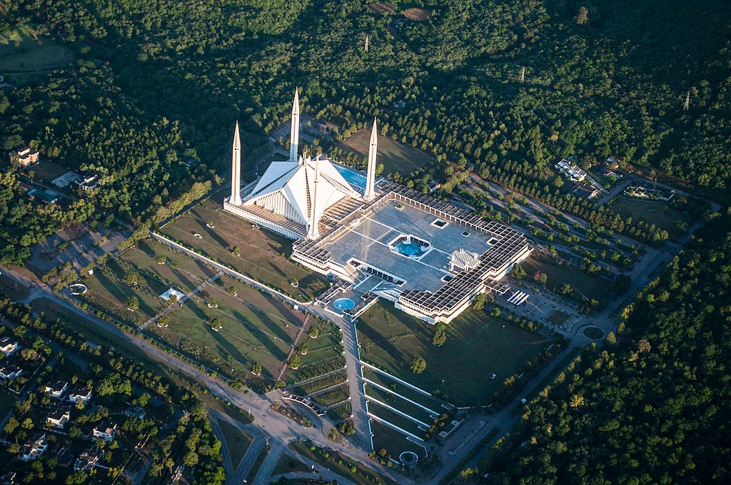 Faisal Mosque in Islamabad with Margalla Hills backdrop, Pakistan national mosque