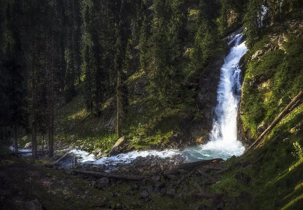 Kund Banda Waterfall