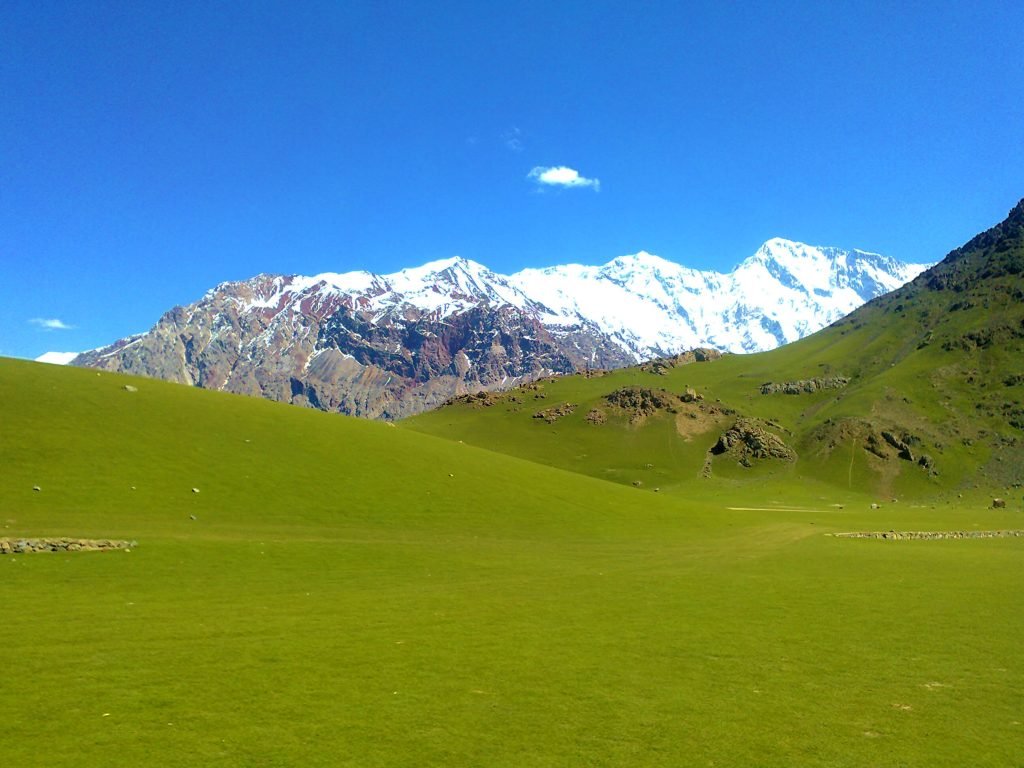 Qaqlasht Meadows 