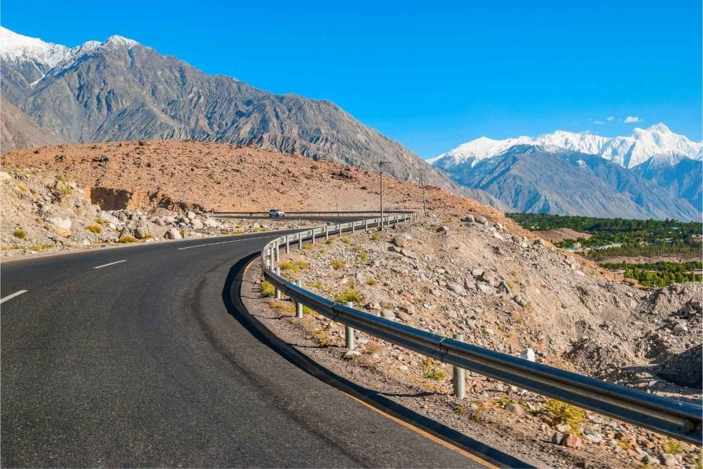 Karakoram Highway (N-35).
5 Famous Highway of Pakistan