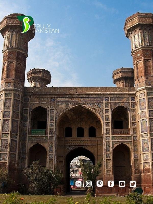 Chauburji Chowk Lahore